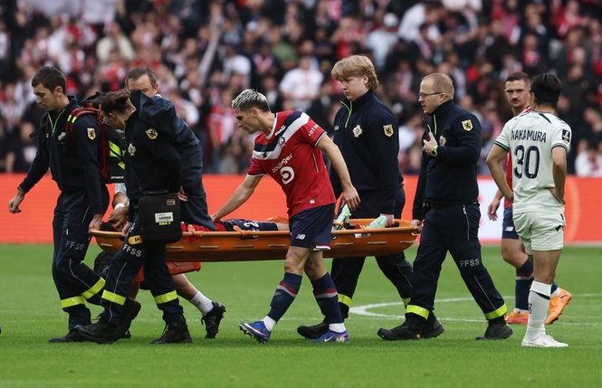 SOCCER-FRANCE-LIL:Soccer-Lille consider legal action after defender suffers ruptured ACL in tackle