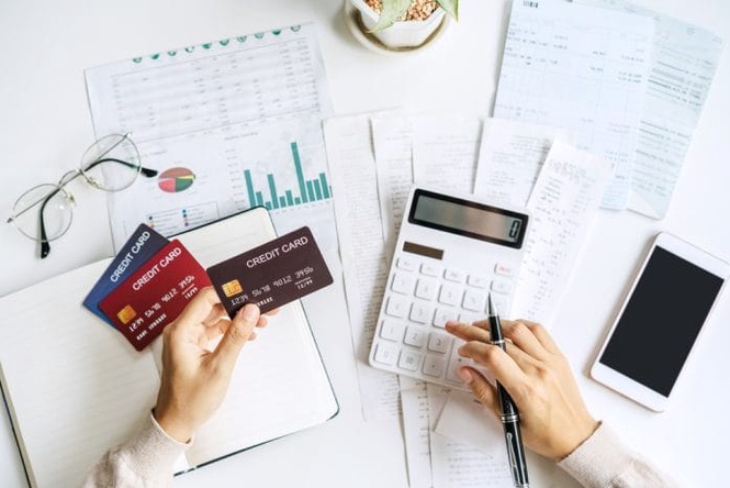 Carrying $10,000 on a Credit Card? Here’s What a Year of Interest Can Cost