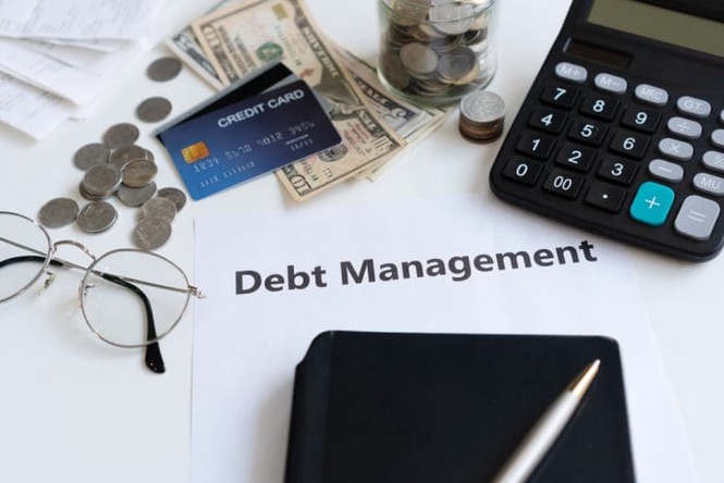 You Can Pay Off Every Debt Tomorrow but Your Savings Drop to Zero: Would You Do It?