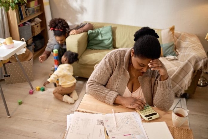 Nearly 1 in 5 Families Are Falling Behind on Loan Payments — New Fed Data Reveals the Squeeze