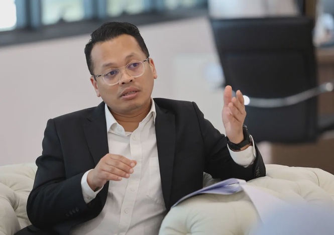 聂纳兹米幽会争议:私德破防与政治生涯的毁灭性打击