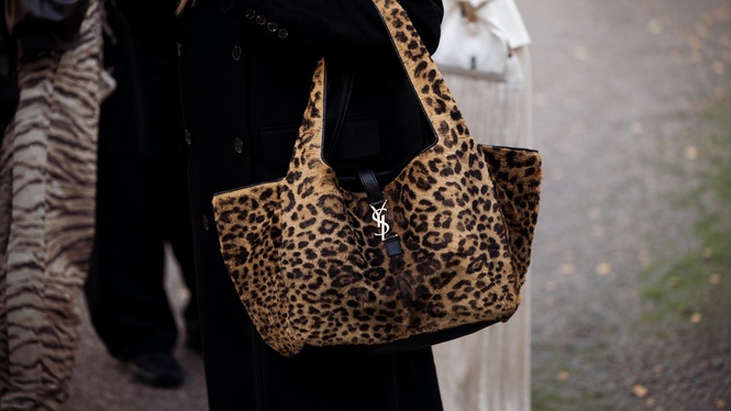 Image from: Dua Lipa and Gracie Abrams Are Carrying the Bag Trend That’s About to Be Everywhere This Fall