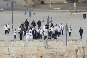 Image from: Peneroka Haram Israel Serbu Kompleks Al-Aqsa, Adakan Upacara Graduasi Tentera