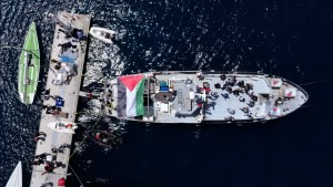 Image from: Aktivis Flotila Dipaksa Berlutut: Itali Berang, Panggil Duta Israel Selepas Ben-Gvir Tayang Video Biadab