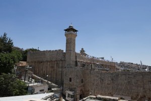 Image from: Israel Kepung Hebron Dengan 106 Pintu Besi, Cuba Kuasai Penuh Masjid Ibrahimi