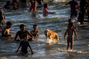 Image from: Mencari Ruang Bernafas: Penduduk Gaza Sasar Kawasan Pantai Di Sebalik Runtuhan Perang