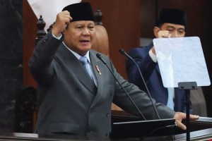 Image from: Presiden Indonesia Laung ‘Bebaskan Palestin’ Usai Menerima Keffiyeh Daripada Duta