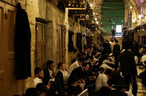 Image from: Kira-kira 100 Peneroka Haram Israel Serbu Kompleks Masjid Al-Aqsa