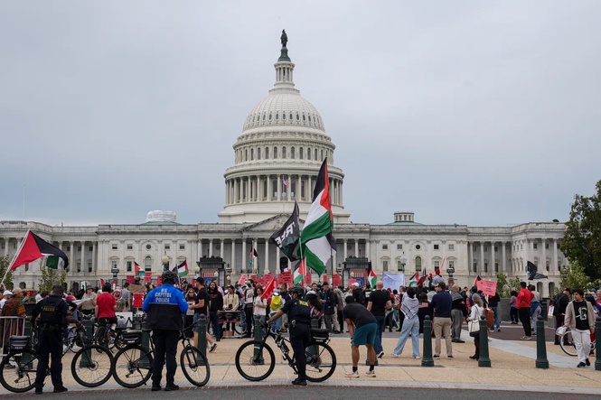 Image from: Penunjuk Perasaan Berhimpun di Luar Capitol AS Tuntut Embargo Senjata dan Sekatan ke Atas Israel