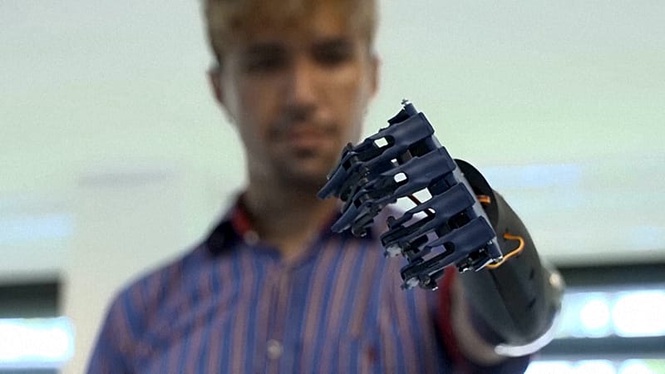 Mexican researchers develop simplified robotic arm inspired by a simple childhood promise