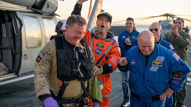 Moment Artemis II capsule splashes down in Pacific