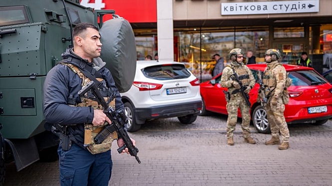 Two police officers suspended after fleeing Kyiv shooting scene