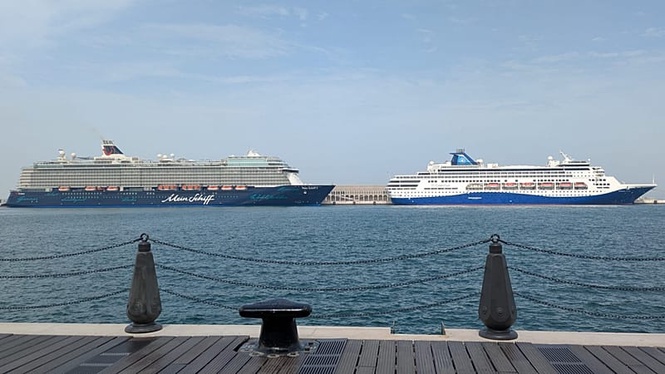 Stranded cruise ships finally pass the Strait of Hormuz and are en route to Europe