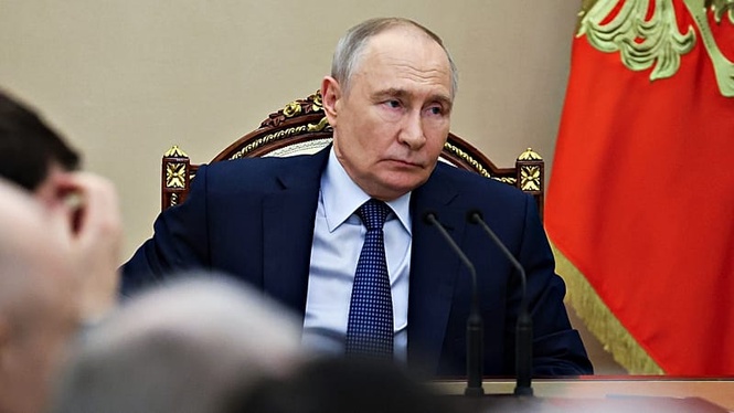 EU agrees fresh sanctions on Russia but leaves maritime services ban on hold