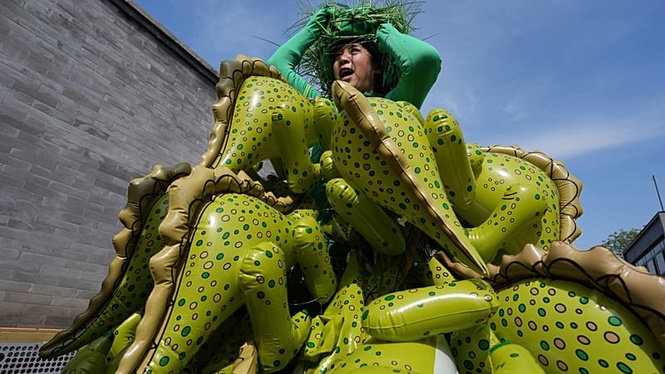 Beijing artist marks World Earth Day with peace installation