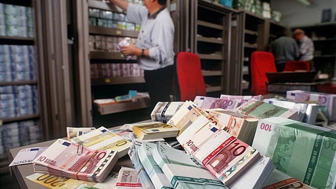 Who has the most ultra-rich in Europe in 2026 and where are they growing fastest?