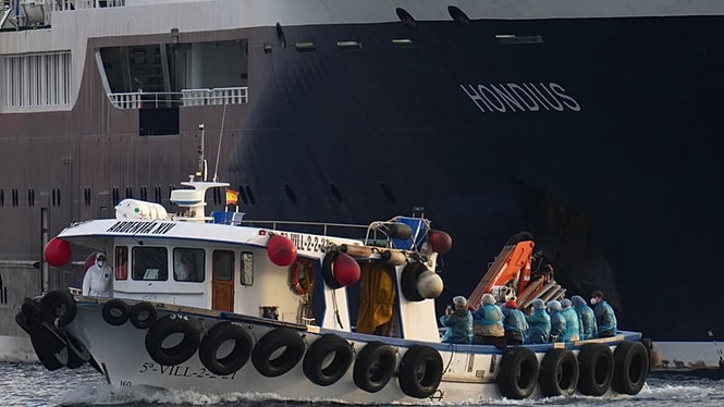 Hantavirus-hit vessel re-docks in the Canary Island due to bad weather during evacuation