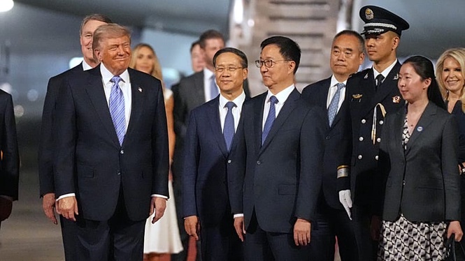 Trump arrives in Bejing for crucial summit, welcomed by Vice President Han