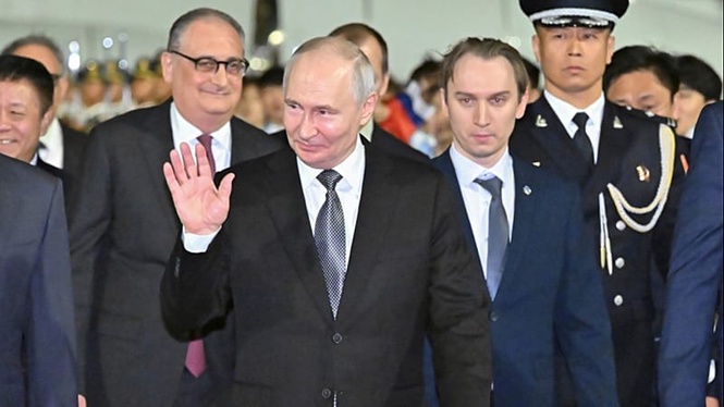 Putin claims Russia-China ties at record high during Beijing visit