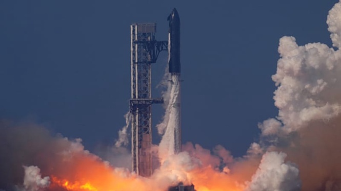 SpaceX Starship explodes in Indian Ocean after splashdown