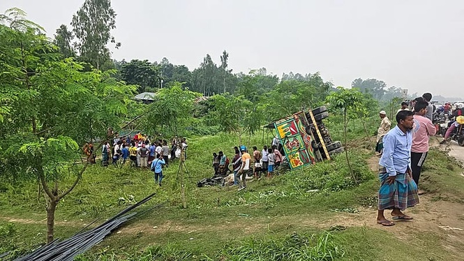 Truck overturns in central Bangladesh, killing at least 15 people and injuring 10