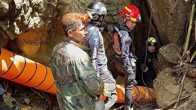 Search operation continues for seven villagers trapped in a flooded Laos cave