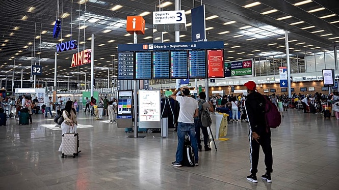 EU vows  'targeted' restrictions on Schengen visas for Russians amid backlash