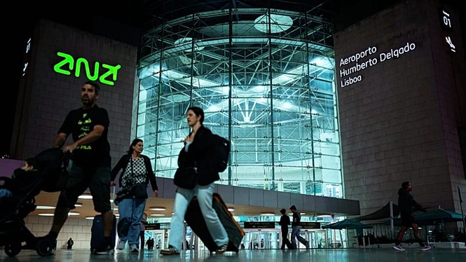 European Parliament approves free cabin luggage and new delay compensation rules for air passengers