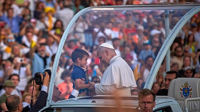 The social media 'miracle' during Pope's visit to Barcelona