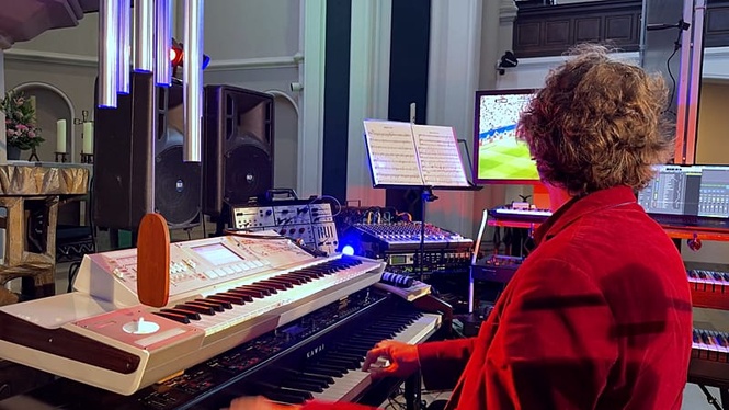 Berlin musician turns Germany football opener into musical spectacle