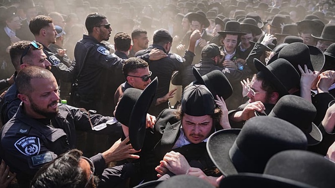 Mass protest by ultra-Orthodox Jews in Israel over army conscription