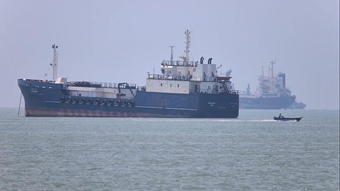 Trump signs initial deal to end Iran war and open Strait of Hormuz as nuclear talks continue