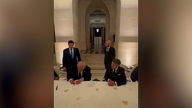 Moment Trump signs US-Iran deal at Palace of Versailles
