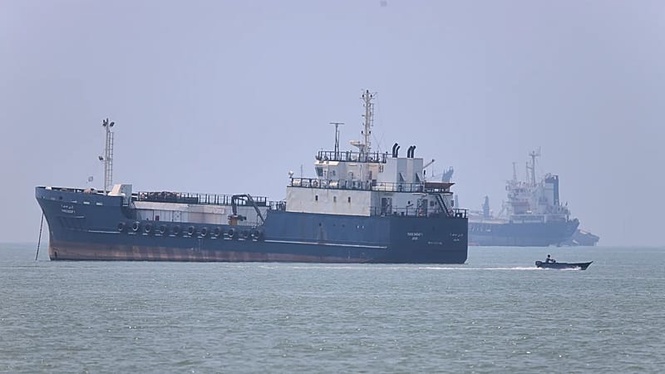 Tehran says Strait of Hormuz remains open after confusion
