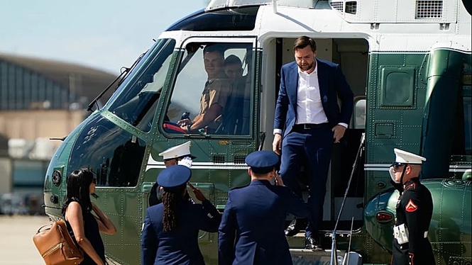 US and Iranian delegations arrive in Switzerland for peace deal talks