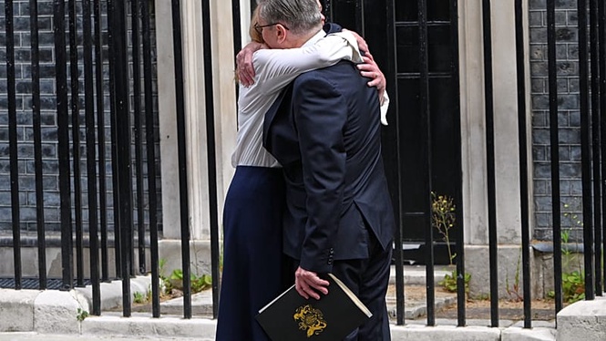 Markets: Oil slips on US-Iran talks progress as pound falls on Keir Starmer exit