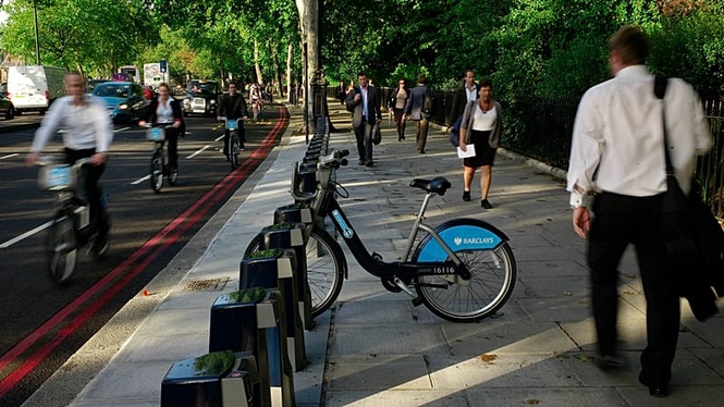 'Another day, another leader': Londoners react to Starmer's resignation