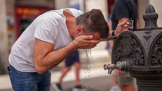 Spain faces toughest day of heatwave: red alerts and San Juan bonfires cancelled