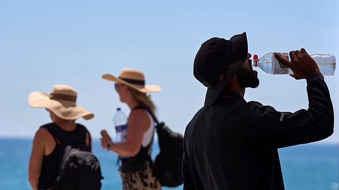 Heatwave peak forces cancellation of San Juan bonfires across half of Spain