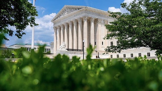 US Supreme Court clears way for mass deportations of Haitians and Syrians