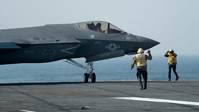 Iran threatens total halt to talks amid intensive US air activity near Hormuz