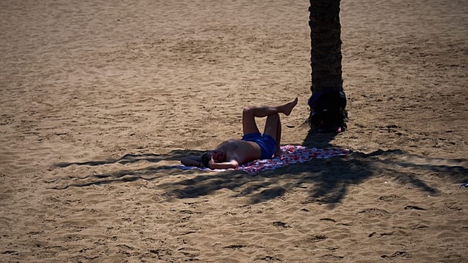 Spanish authorities warn of extreme heat this week, with temperatures 'warmer than normal'