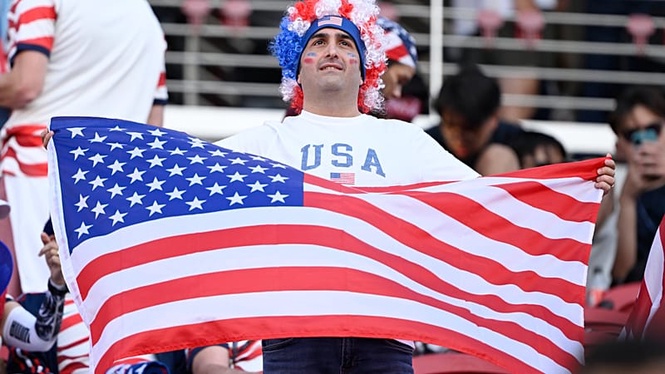 US fans celebrate World Cup last-16 spot