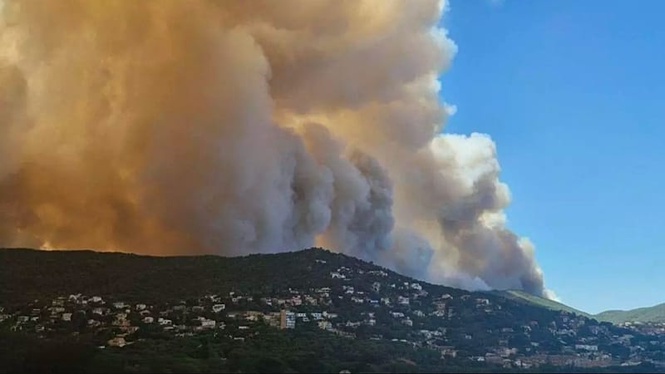 Wildfire burns 750 hectares and confines 12,000 people on Costa Brava