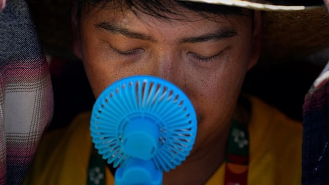 ‘I froze my pyjamas’: What Europeans can do to cool down without air con – and what actually works