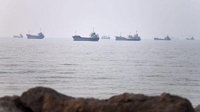 US launches more strikes on Iran as renewed standoff over Strait of Hormuz intensifies