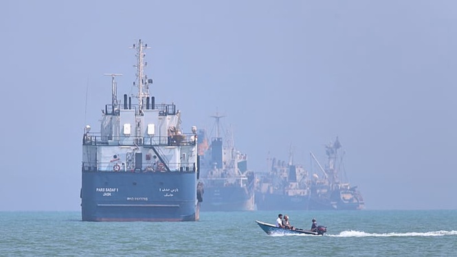 Trump reimposes US blockade and demands 20% Hormuz shipping fee