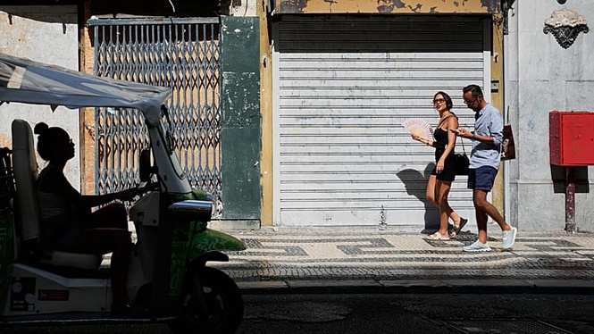 'Lisbon is not a sauna': Environmentalists demand climate shelters throughout Portugal