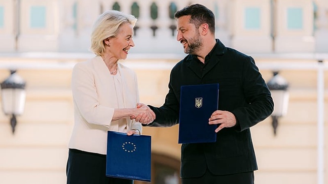 'The tide is turning': Inside Ursula von der Leyen's trip to Kyiv