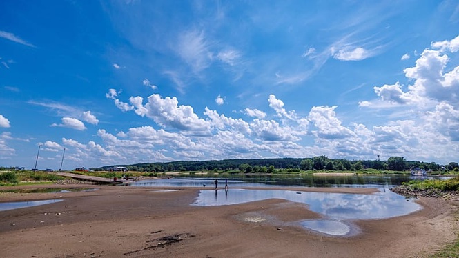 'Summer keeps snapping back': meteorologist explains persistent heatwave pattern
